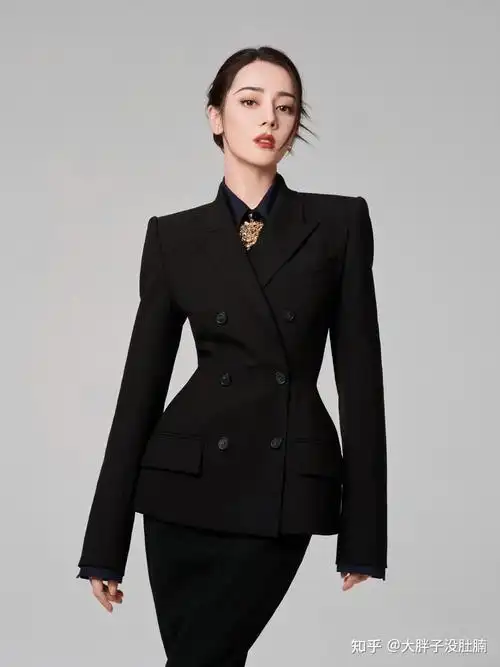 《微博之夜》粉丝抢票,女星抢衫,杨紫斗热巴争当queen - 知乎