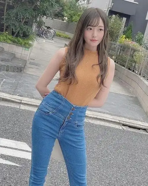 长相清纯甜美却定位御姐的反差妹子青空光