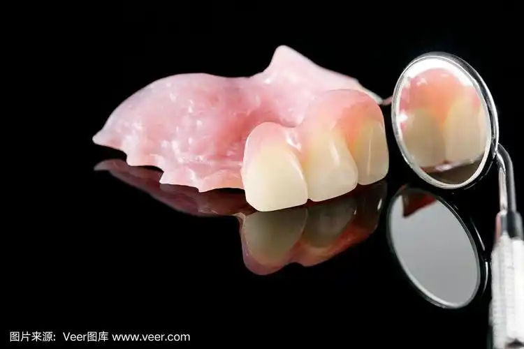 临时假牙和牙科工具.