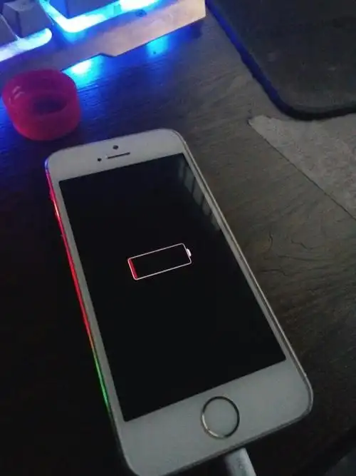 苹果5s是不是这样充电的?