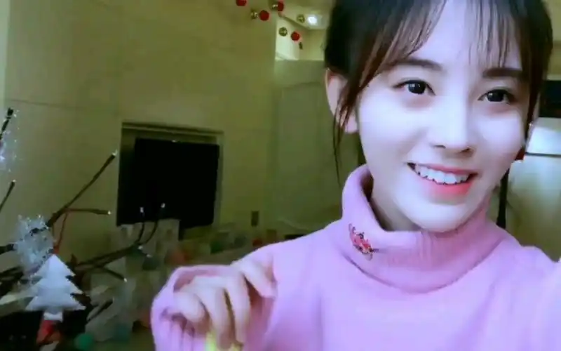 鞠婧祎〕对爱笑的女孩毫无抵抗力,特别是鞠姐的露齿笑,不看后悔的