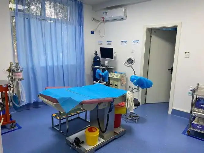 写美篇复苏室是无痛人流术或者宫腔镜检查术后患者恢复和休息的地方.