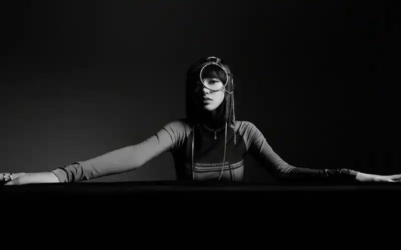 程潇曲别针假发高清桌面壁纸