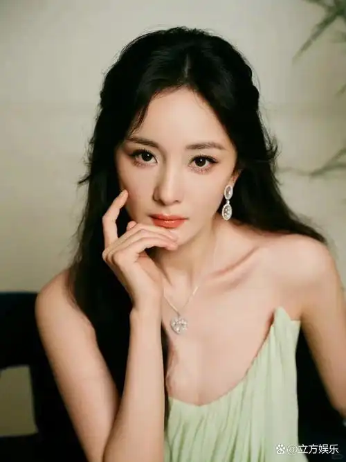 超喜欢杨幂这组照片,仙女下凡般!