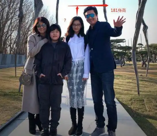 都知道关晓彤最烦恼的就是自己的身高,她经常会吐槽自己太高了,希望
