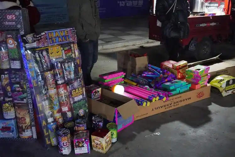 过个热闹年浏阳烟花工厂爆单胶水未干直接发走经销商蹲守车间抢货