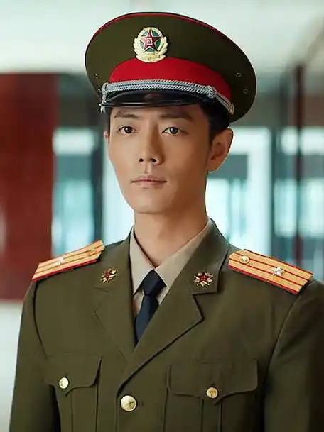 这感觉就来了,肖战在王牌部队里的顾一野这身军装完全是军旅小说里走