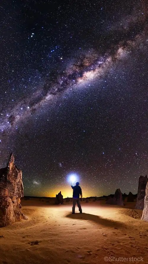 仰望星空与很多在各地社交场合下疲于奔命的人不同我喜欢一个人静静地