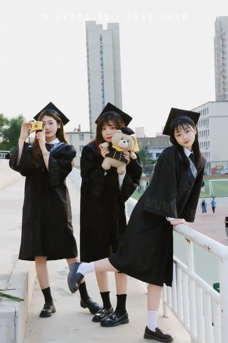 码住收藏|毕业季多人拍照姿势分享