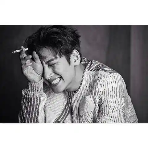 池昌旭_jichangwook##旭撩妹# 拍摄吸烟的.