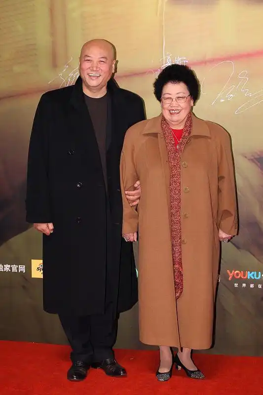 看到陈丽华与迟重瑞年轻时的照片还是很有夫妻相的