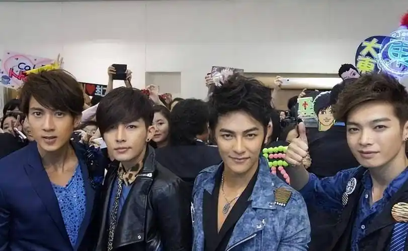 解散11年后,再看"飞轮海"各自的境遇,人生差距一个天,一个地_吴尊