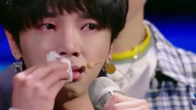 文兆杰被淘汰,华晨宇哭到昏迷:词是他写的,他唱的最好!