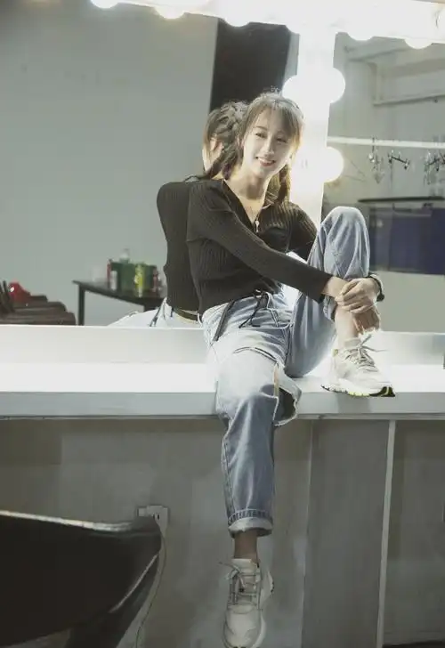 简介:袁冰妍清秀双马尾写真图片,分享一组袁冰妍图片给大家,图中的