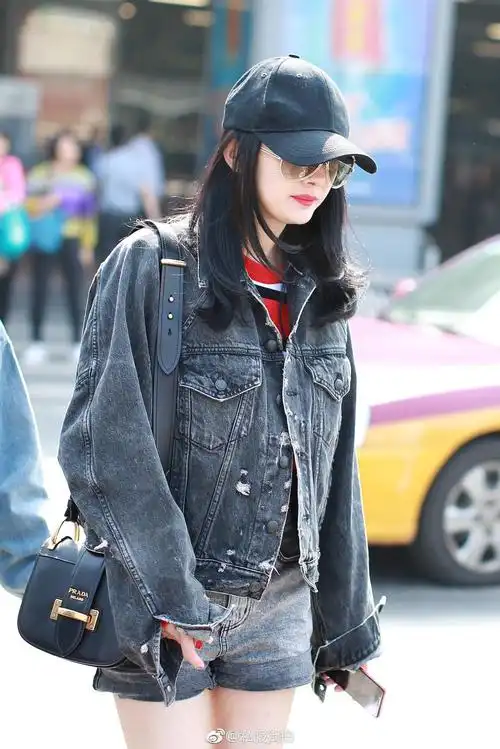 杨幂机场图真多