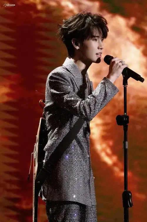 一起欣赏神图吧!#张真源 #舞台 #神级 - 抖音