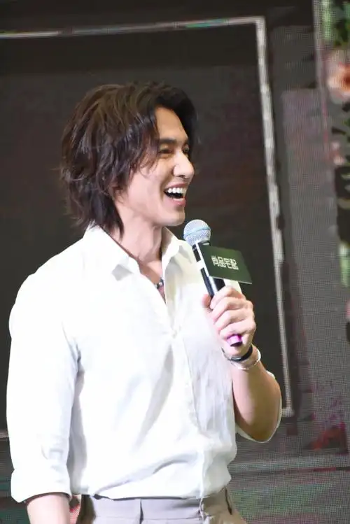 言承旭超话#言承旭同栖散策#  抖库存,生图无水印高清帅照  @言承旭