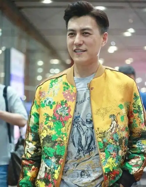 4,50岁的男人,头发别太长!今年推荐这3种"短发",清爽不油腻