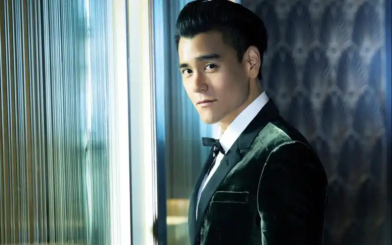 帅气型男彭于晏西装绅士西装图片桌面壁纸