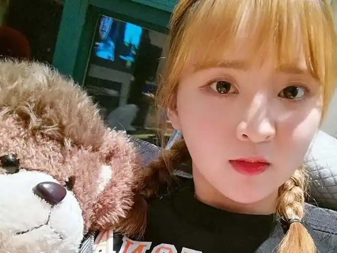 1万人关注,欢迎关注我的微博:东方少女-王晓玉kivi,我的微博昵称:东方