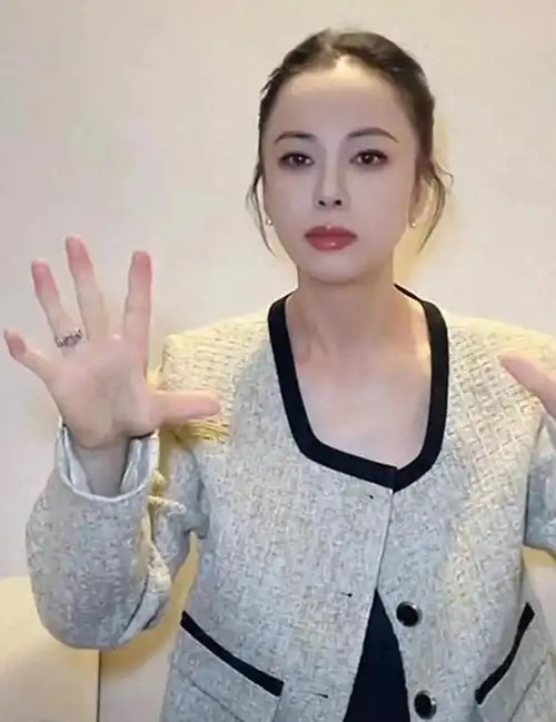 黄绮珊换脸了近照变翻版杨颖五官脸型大变样她经历了什么