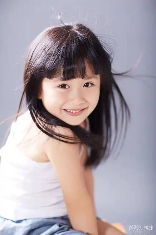天真灿烂的笑容!酷酷的表情