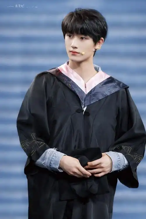 丁程鑫央视五四晚会造型##央视五四晚会