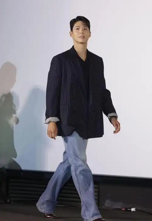 朴宝剑 今日照!帅气亮相电影 梦境 首尔制作发布会!