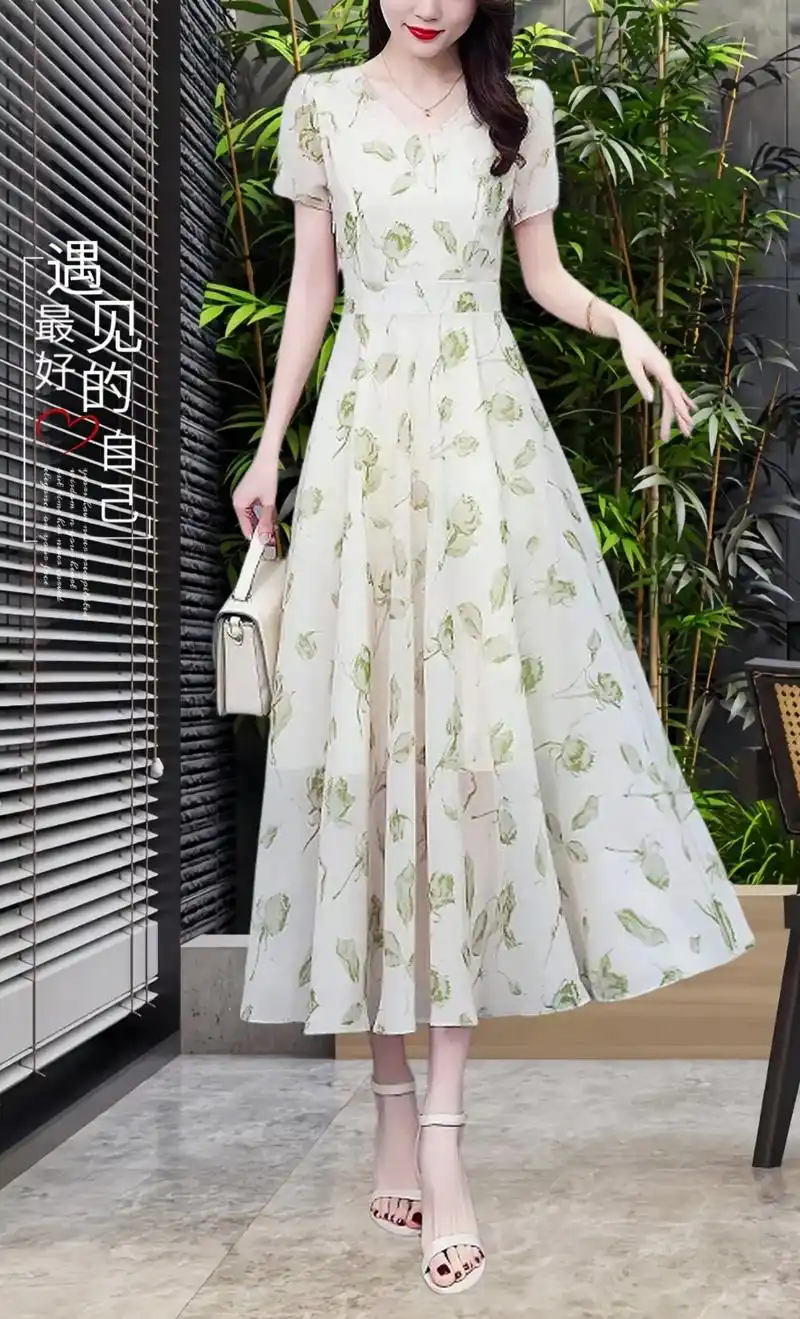 浅杏色真丝连衣裙女款爆款2024新款夏季碎花长款显瘦仙女长裙 - 抖音