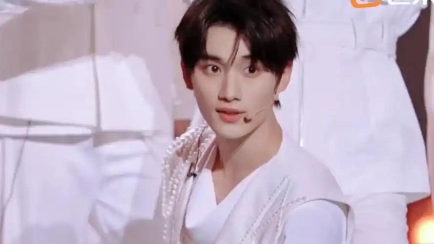 唯一门面唯一主舞丁程鑫燃炸舞台,主舞就该dancebreak站c,舞台质感已