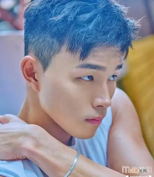 美发街今日发型:男士干净利落清爽短发帅气又个性