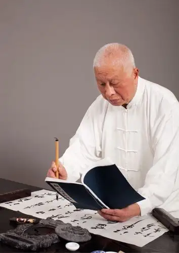 老人写毛笔字六大好处,也许你都不知道!