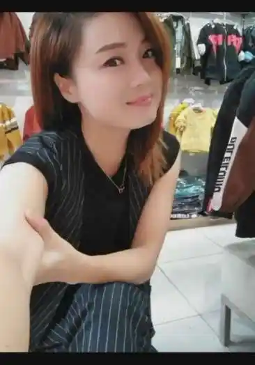 00:45 #湖北荆州 #蒙面奇 #万达 #张学友 #你最珍贵 那人是尹梦琪 与