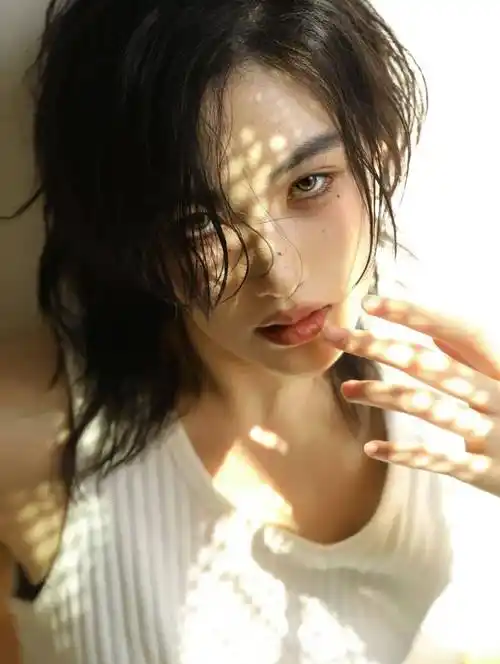 高层次中长发_发型_上线_流行色