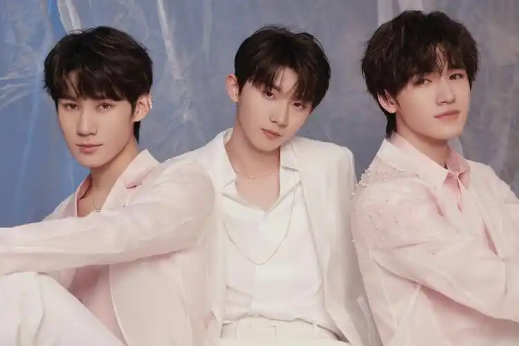 马嘉祺宋亚轩张真源新歌《抬起头来》人物海报