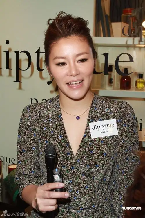 组图:范姜撤销控罪神清气爽 lisa s期待与老公团聚_高清图集_新浪网