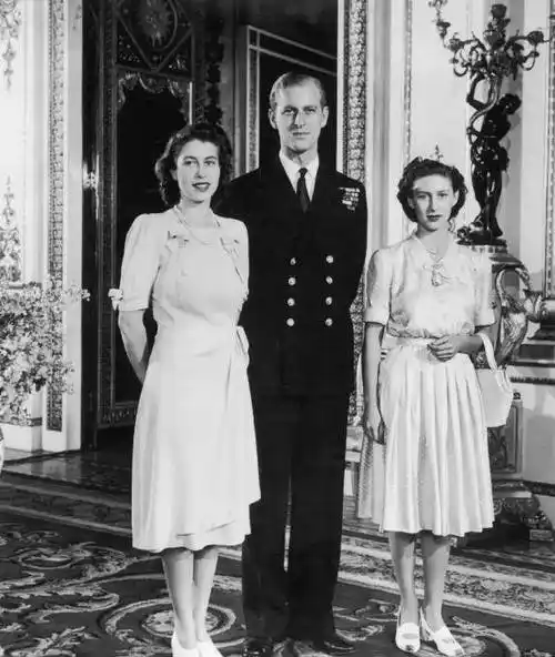 伊丽莎白二世唯一一次任性—与菲利普亲王结婚_莉莉贝特_英国_王乔治