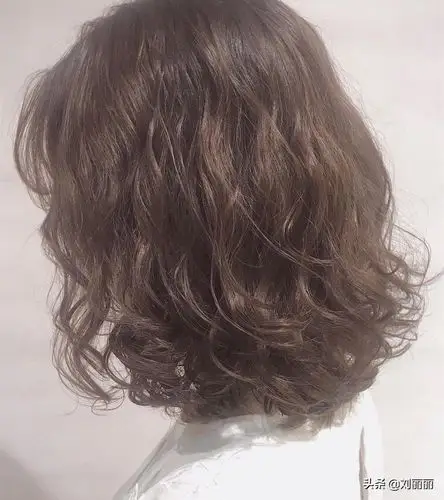 "小卷卷"烫发12款,洋气又时尚,拒绝老气