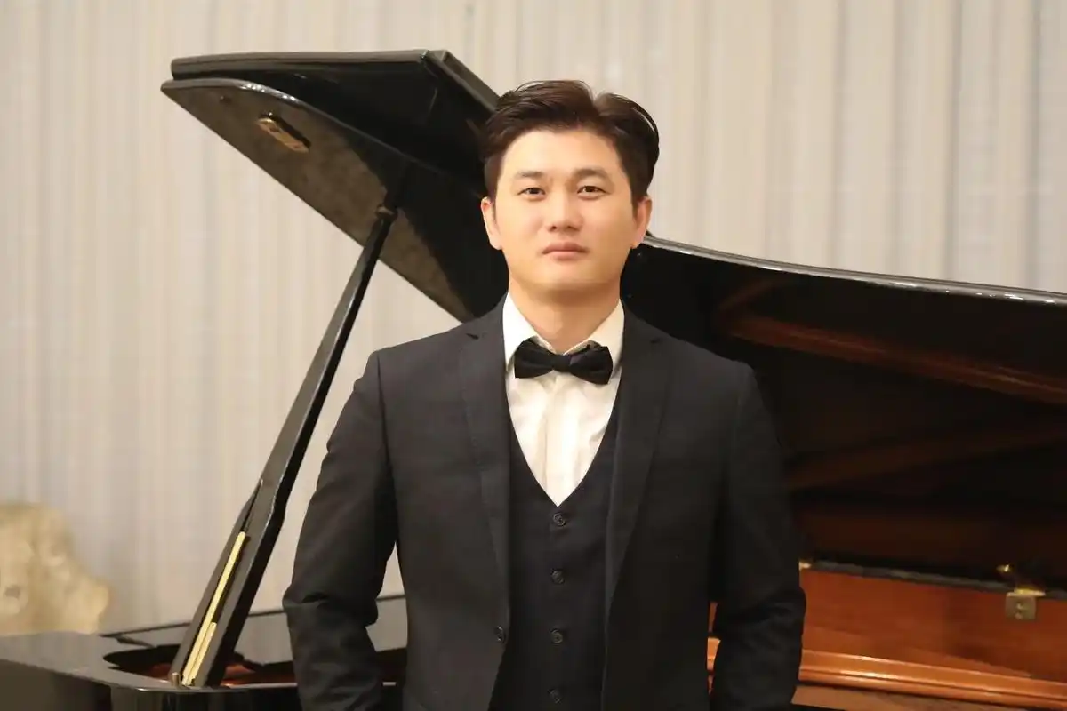 终于有了让自己比较满意的艺术照#美声 #男高音 - 抖音