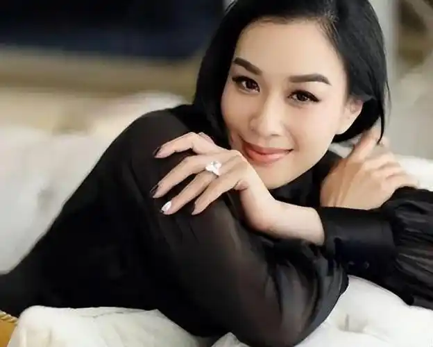 3段婚姻3个女儿51岁再为小12岁老公生四胎钟丽缇为啥这么拼