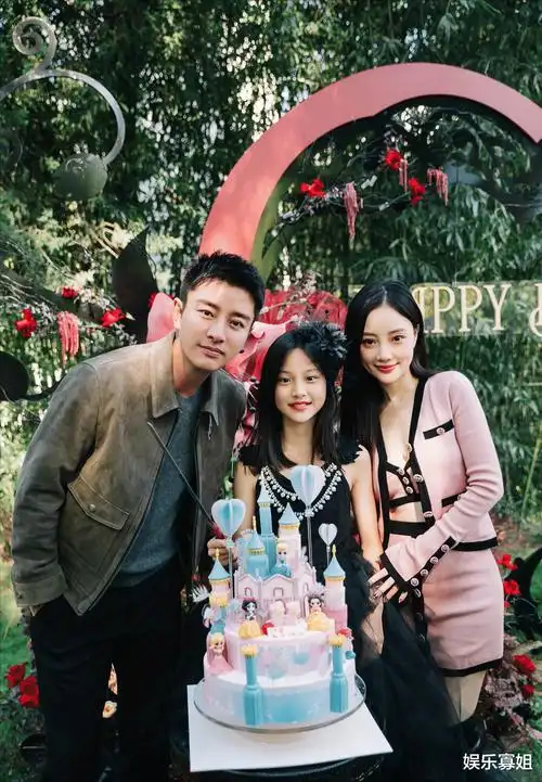 狗仔拍到贾乃亮与短发美女一同回家,疑似恋情曝光,目前还未回应_娱乐