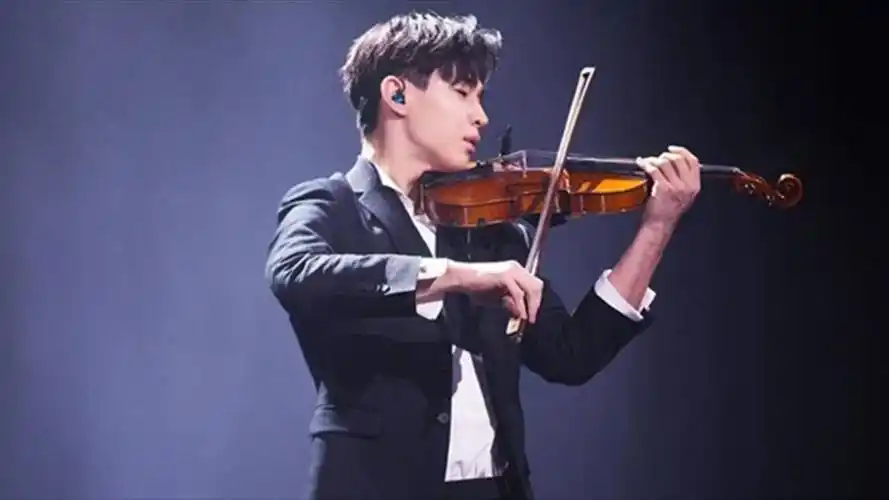 会乐器表演的明星,刘宪华表演小提琴,和思情老师共同演奏梁祝