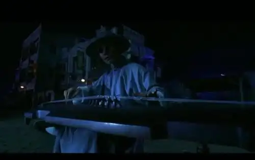 魂牵梦绕,形容得通俗点,就像周星驰 功夫>里琴音杀手弹奏"筝锋"时那样