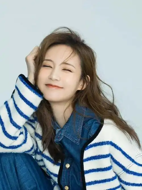 爱笑的女孩,总是人群中最亮的星.