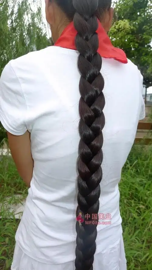 剪下小妹子的超长辫子7