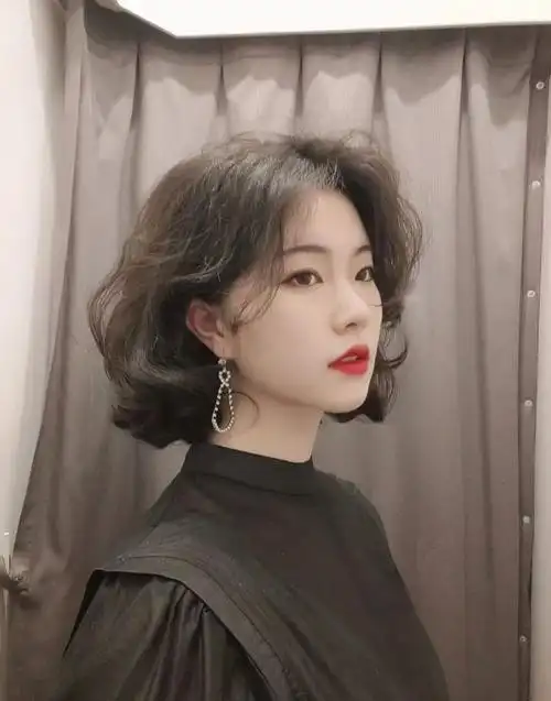 40岁左右的女性发型这样剪时尚年轻不老气