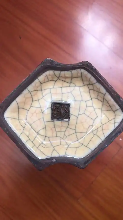 民藏手中那些烧脑"北宋哥窑款识"