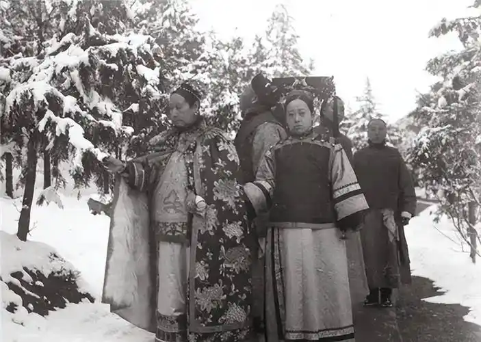 有了慈禧的要求,四格格就成了一个常常出入宫廷的常客,后来更是被要求