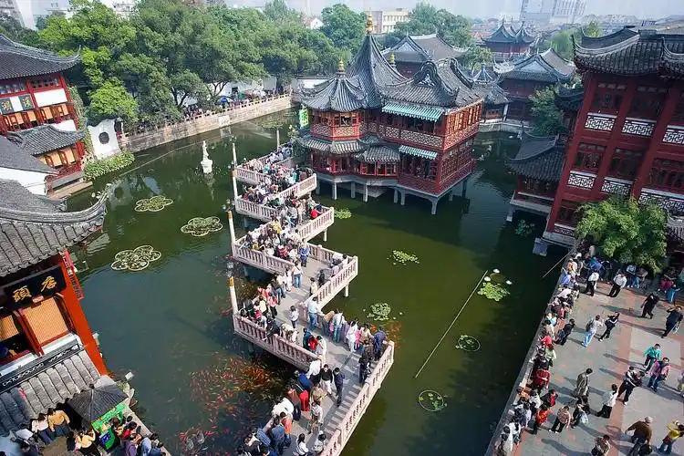 九曲桥位于上海 a target="_blank" href="/item/城隍庙">城隍庙 /a>