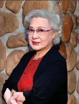 秦怡一丝不苟的优雅